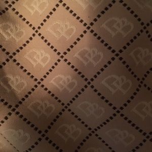Dooney & Bourke Bags - Dooney and Bourke - large handbag. Like New! Dooney & Bourke Bags - Dooney and Bourke - large handbag. Like New!